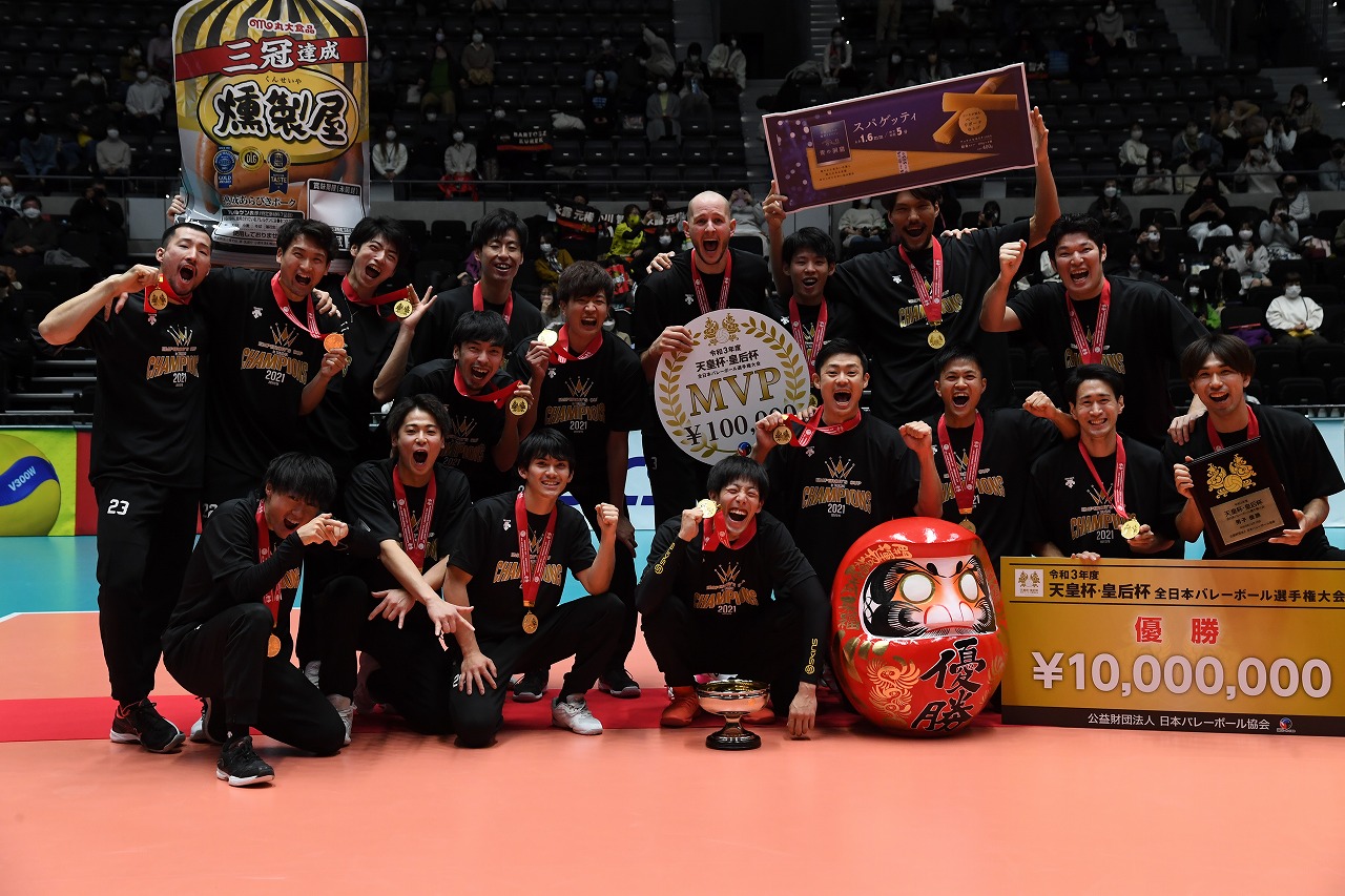 ザムストのパートナーチーム「ウルフドッグス名古屋」が令和3年度天皇杯・皇后杯全日本バレーボール選手権大会優勝を飾りました（ 6年ぶり2度目）